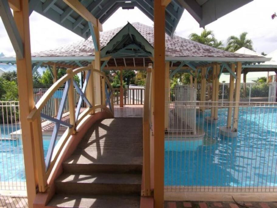 Appartement Ker-Eol Residence Canouan Sainte-Anne Avec Piscine Esterno foto